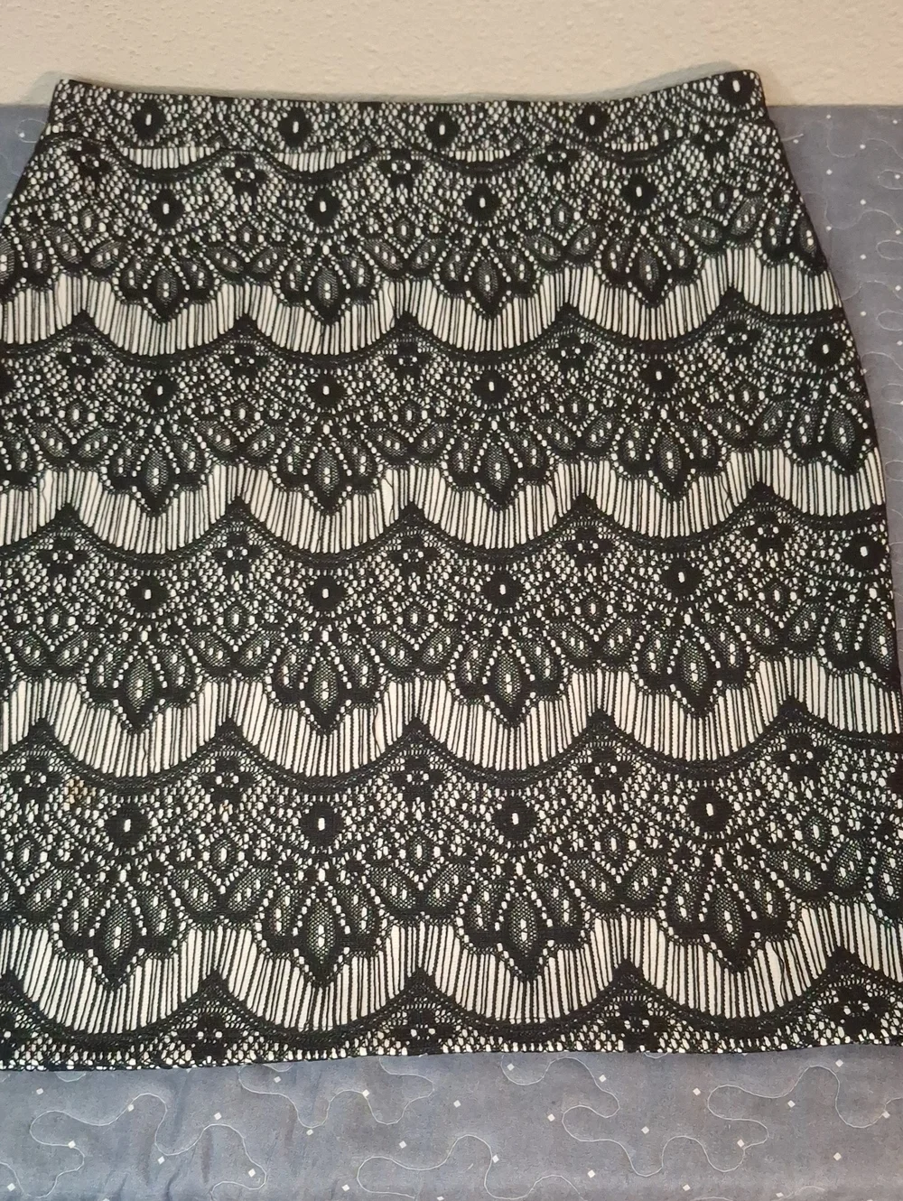 Melissa Paige Black Over White Lace-Pattern Pencil Skirt Size Small